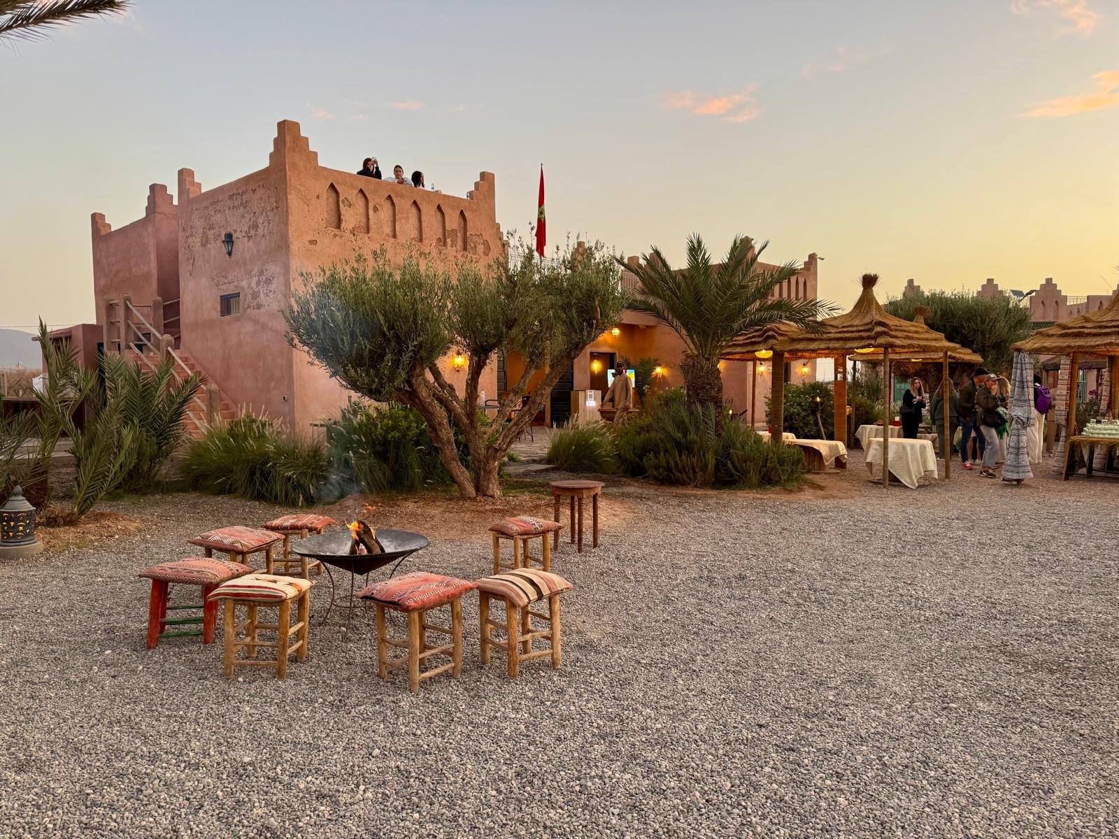 Petit-déjeuner au cœur du désert.