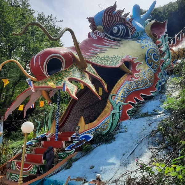 Dragon de l'entrée du temple Wat Ban Tham