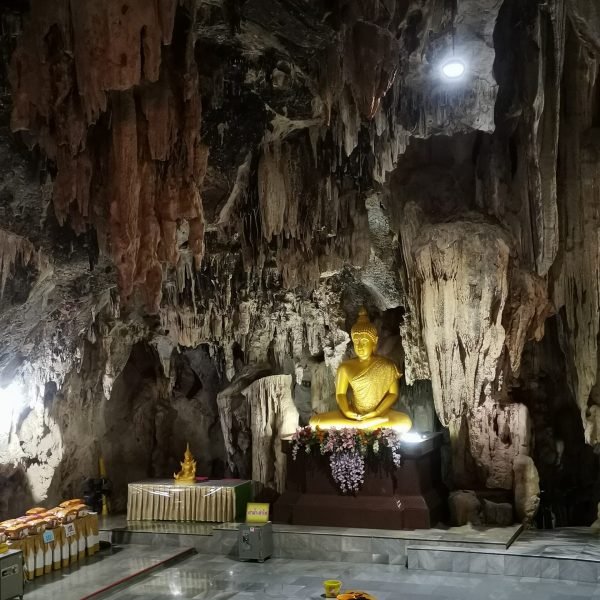Grottes du temple Wat Tham Phu Wa